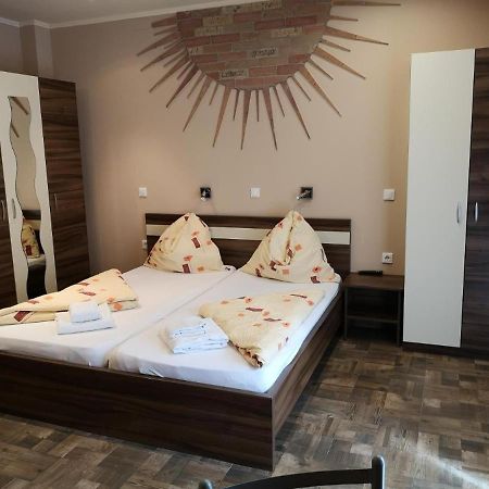 Borostyan Panzio Balatonfuered Bed and Breakfast Exteriör bild