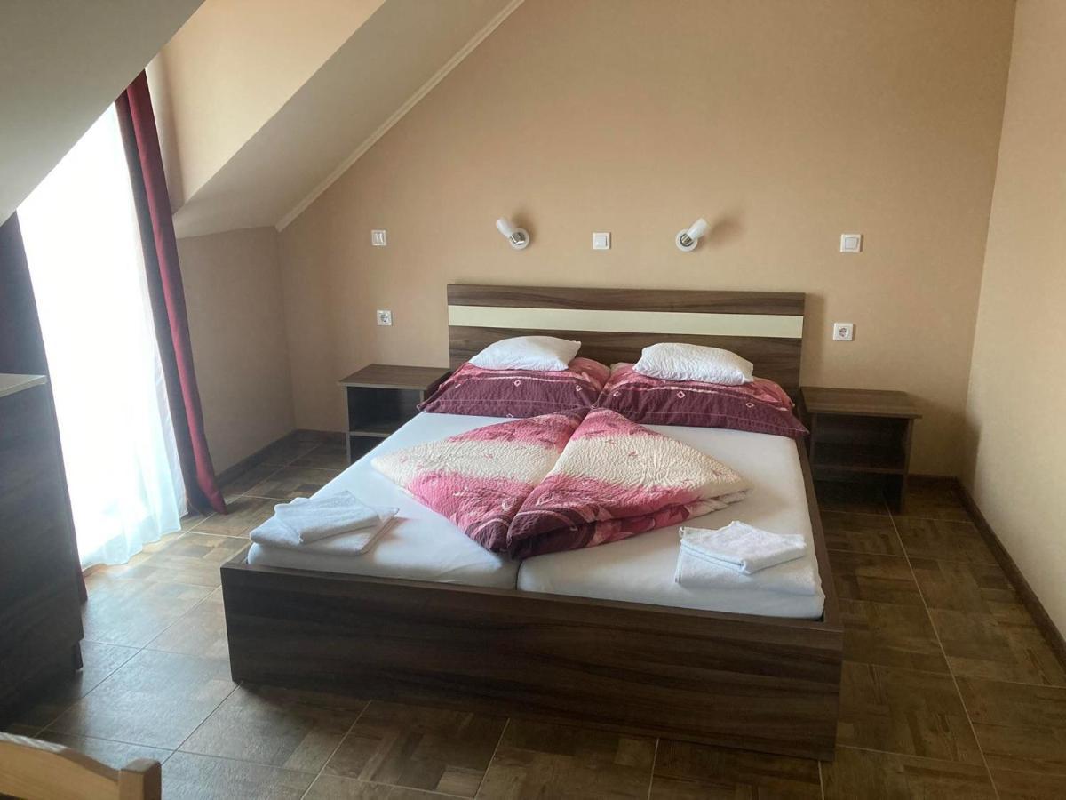 Borostyan Panzio Balatonfuered Bed and Breakfast Exteriör bild