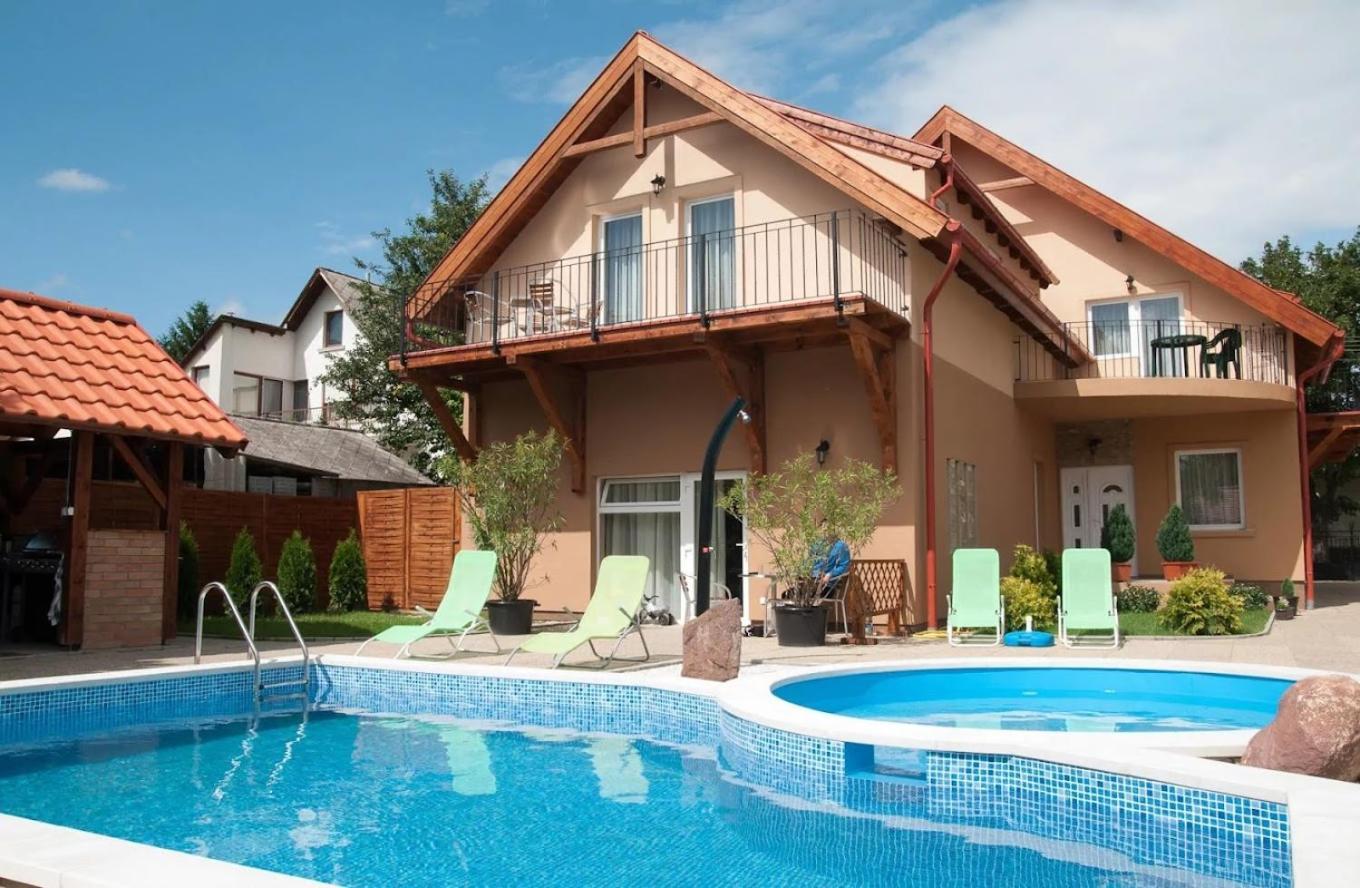 Borostyan Panzio Balatonfuered Bed and Breakfast Exteriör bild