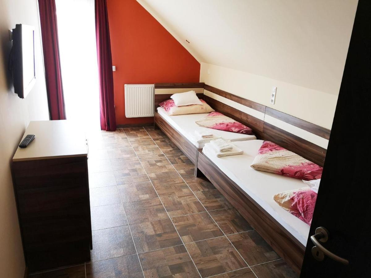 Borostyan Panzio Balatonfuered Bed and Breakfast Exteriör bild