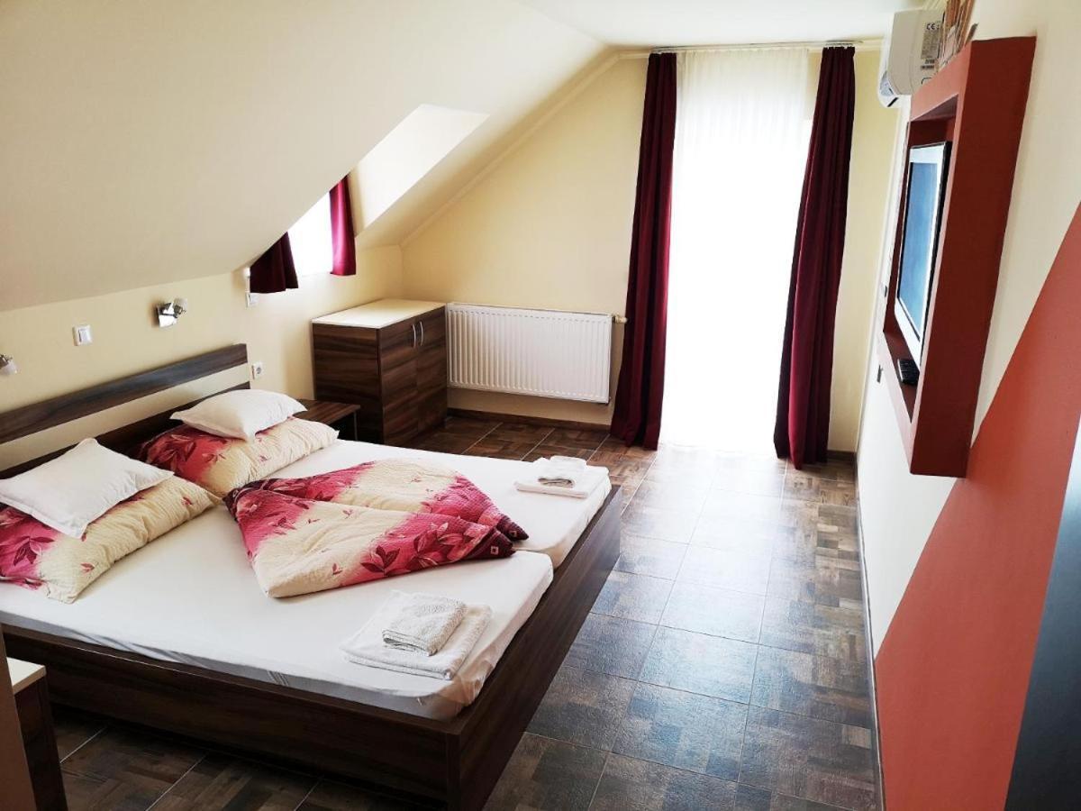 Borostyan Panzio Balatonfuered Bed and Breakfast Exteriör bild