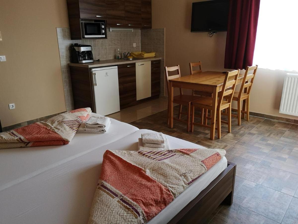 Borostyan Panzio Balatonfuered Bed and Breakfast Exteriör bild