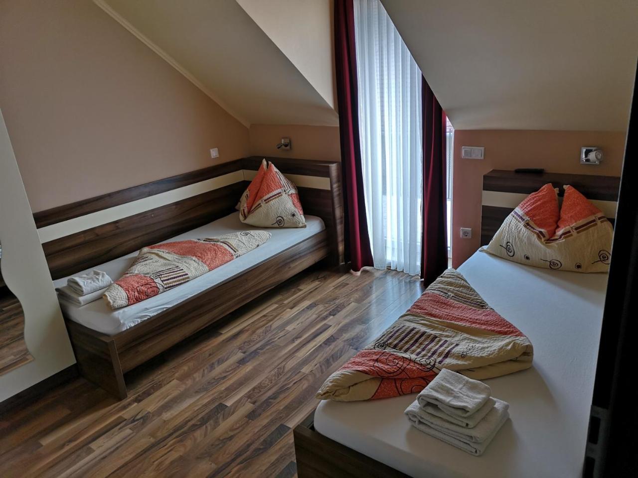 Borostyan Panzio Balatonfuered Bed and Breakfast Exteriör bild
