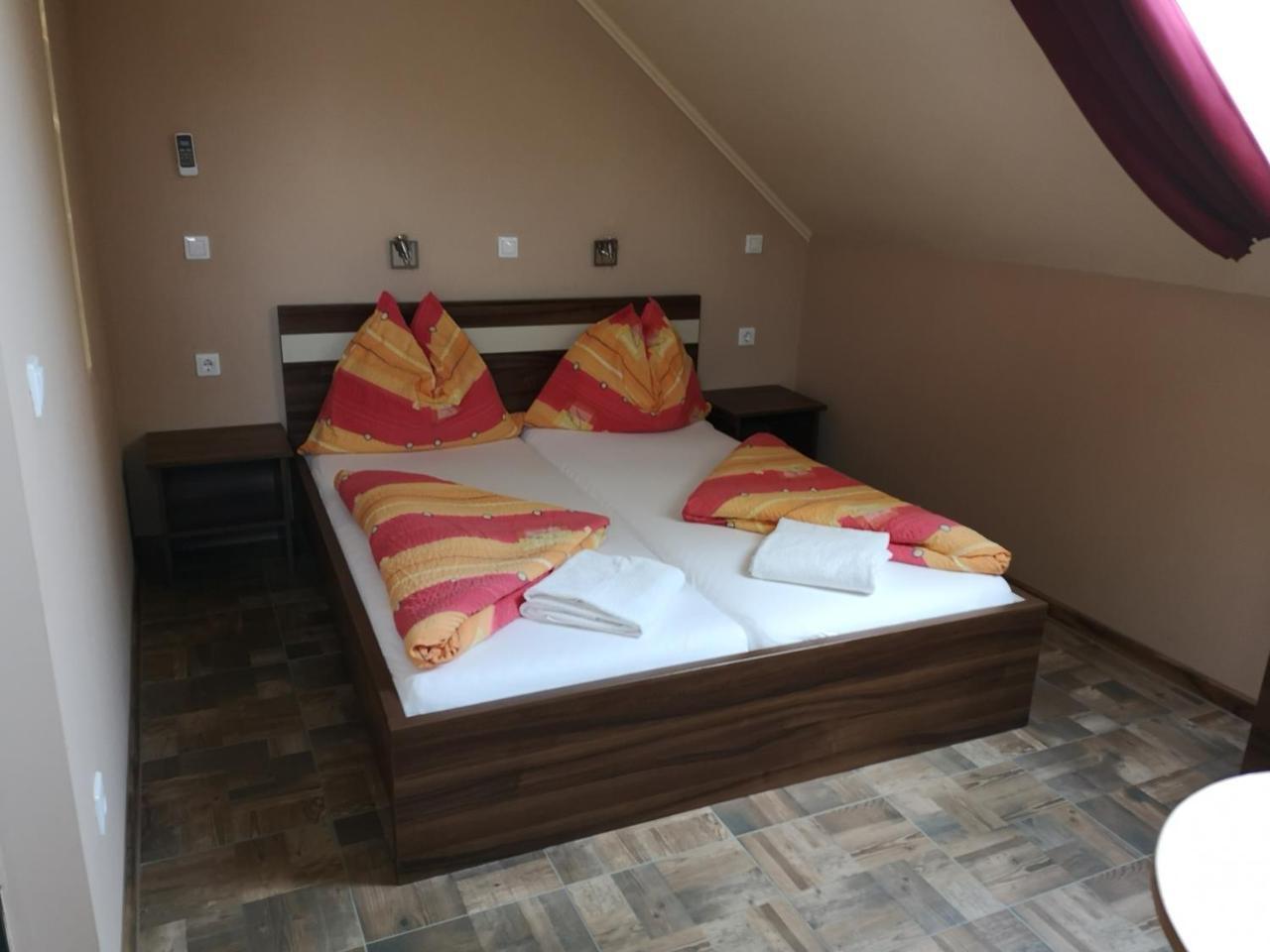 Borostyan Panzio Balatonfuered Bed and Breakfast Exteriör bild