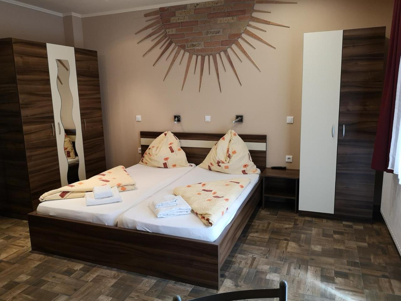Borostyan Panzio Balatonfuered Bed and Breakfast Exteriör bild