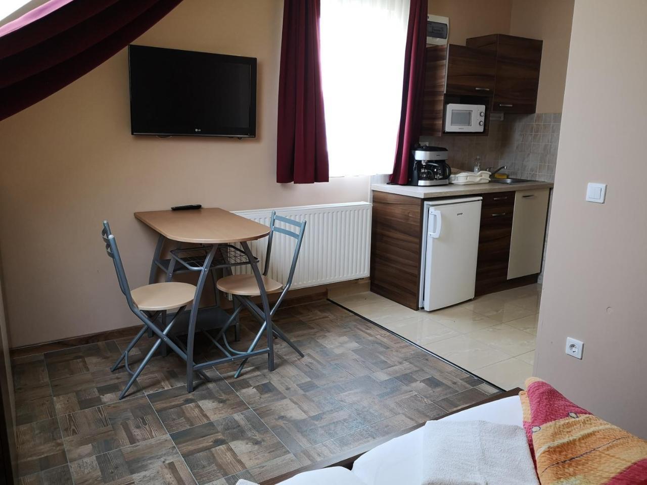 Borostyan Panzio Balatonfuered Bed and Breakfast Exteriör bild